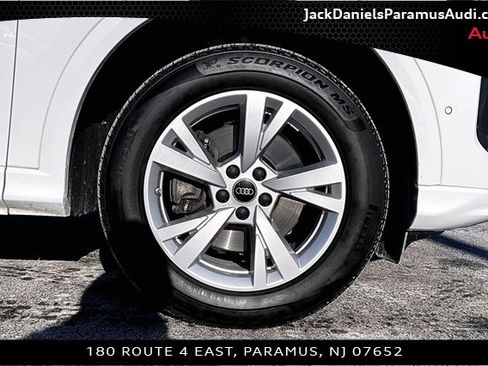 Used 2025 Audi Q5 Premium w/ Convenience Package image 8