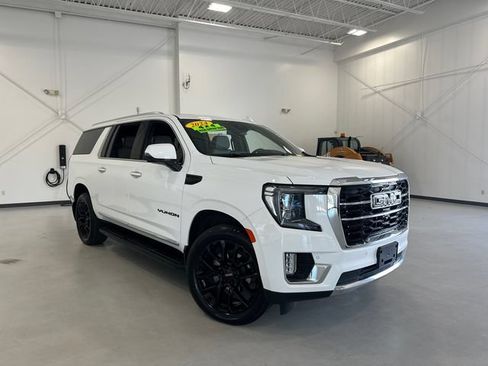 Used 2024 GMC Yukon XL SLT w/ SLT Luxury Package AWD/4WD image 4