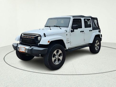 Used 2018 Jeep Wrangler Unlimited Sahara AWD/4WD image 2