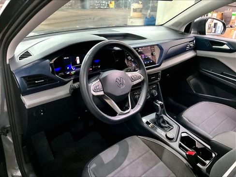 Used 2022 Volkswagen Taos SE w/ Panoramic Sunroof Package image 16