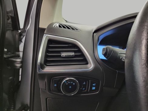 Used 2024 Ford Edge Titanium image 10