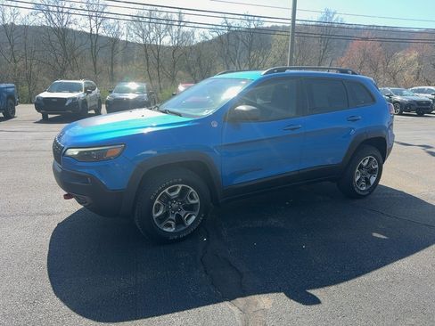 Used 2019 Jeep Cherokee Trailhawk AWD/4WD image 4