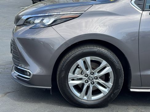 Used 2024 Toyota Sienna XLE image 39