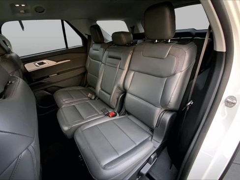 Certified 2025 Ford Explorer Active w/ Active Comfort Package RWD image 20