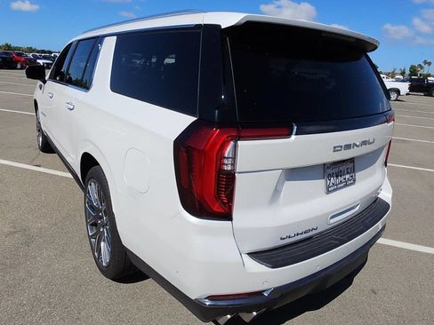 Used 2025 GMC Yukon XL Denali Ultimate AWD/4WD image 9