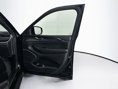 Used 2022 Jeep Grand Cherokee L Laredo image 34