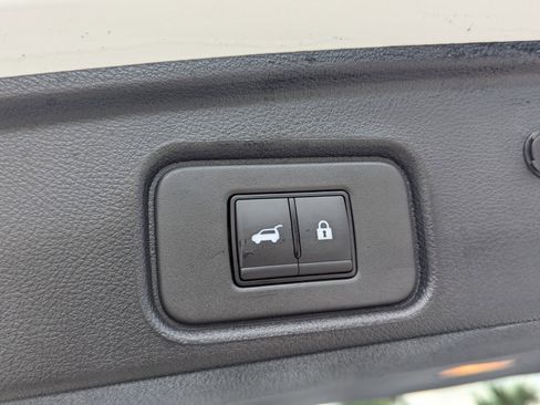 Certified 2025 Nissan Pathfinder SL FWD image 15