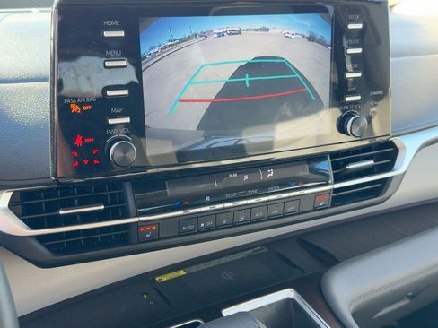 Used 2024 Toyota Sienna LE image 23