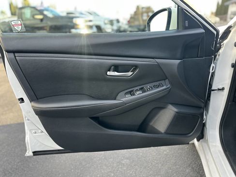 Used 2024 Nissan Sentra SV image 7