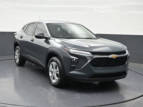 Used 2025 Chevrolet Trax LS FWD image 8