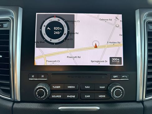 Used 2017 Porsche Macan Turbo image 22