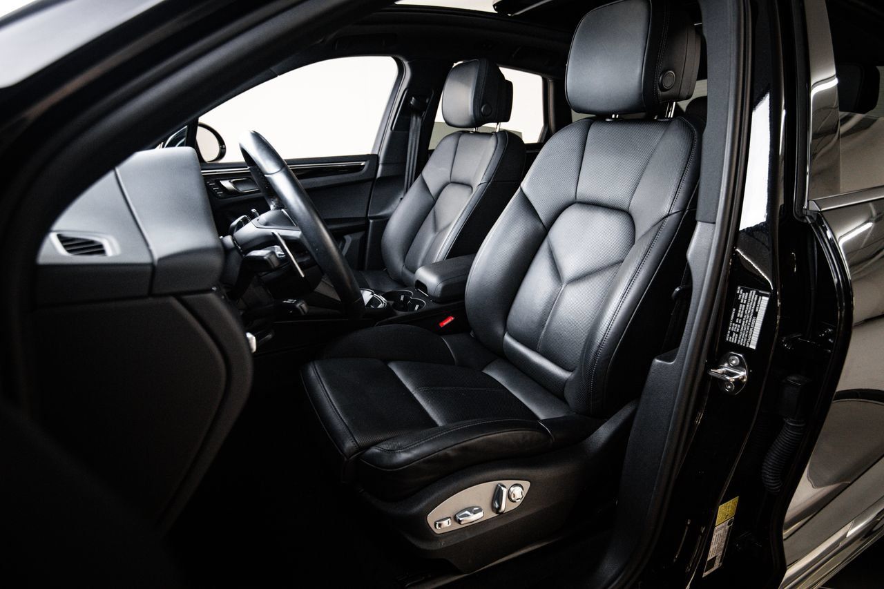 Certified 2023 Porsche Macan AWD/4WD image 5