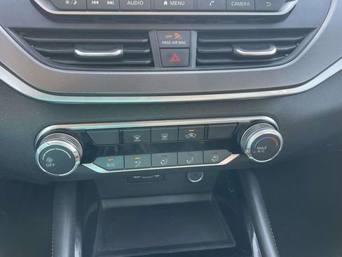 Used 2024 Nissan Altima 2.5 SR FWD image 39
