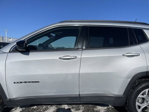 Used 2024 Jeep Compass Latitude image 33