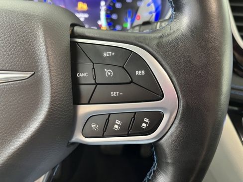 Used 2021 Chrysler Pacifica Touring-L image 21