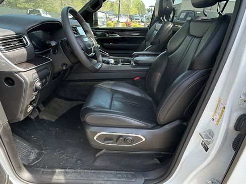 Used 2024 Jeep Wagoneer 4WD w/ Premium Group I image 16