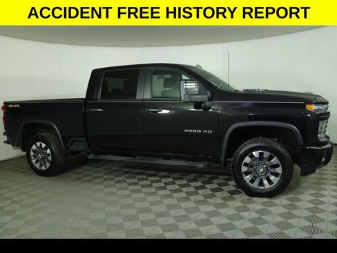 Used 2024 Chevrolet Silverado 2500 Custom image 2