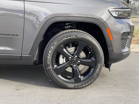 New 2025 Jeep Grand Cherokee Altitude image 8