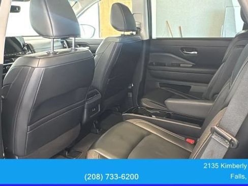 Used 2024 Nissan Pathfinder SL w/ SL Premium Package AWD/4WD image 17