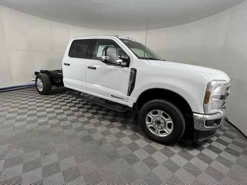 New 2026 Ford F350 XLT w/ XLT Value Package AWD/4WD image 6