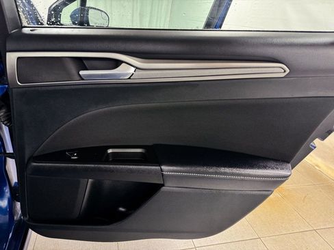 Used 2017 Ford Fusion SE image 16