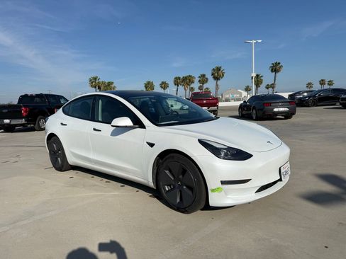 Used 2023 Tesla Model 3 Standard Range image 4