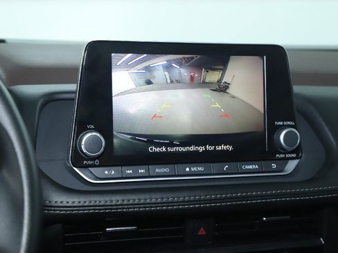 Used 2023 Nissan Rogue S image 29