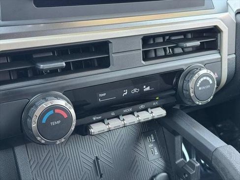 Certified 2025 Toyota Tacoma SR5 AWD/4WD image 59