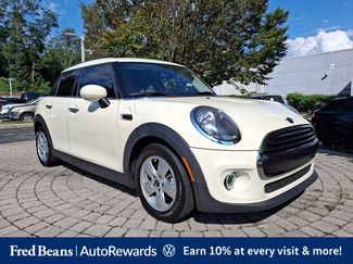 Used 2021 MINI Cooper 4-Door Hardtop w/ Storage Package FWD video 1