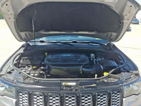 Used 2017 Jeep Grand Cherokee Altitude AWD/4WD image 28