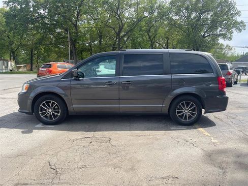 Used 2017 Dodge Grand Caravan SXT w/ Driver Convenience Group FWD image 8