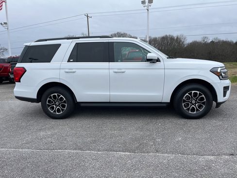 Used 2022 Ford Expedition XLT image 4