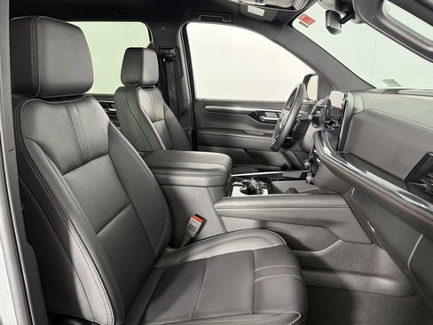 Used 2025 Chevrolet Suburban RST image 34