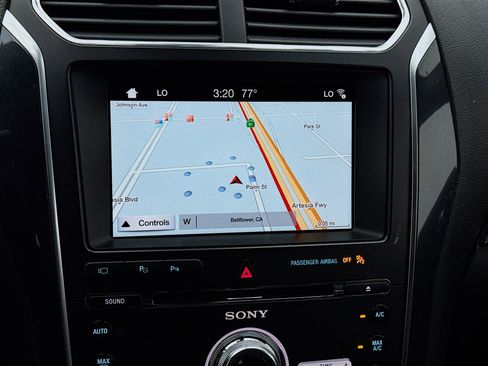 Used 2018 Ford Explorer Limited w/ Equipment Group 301A image 9