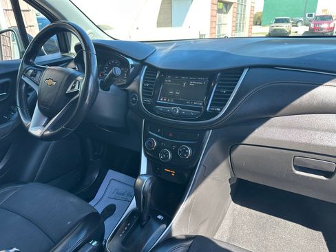 Used 2019 Chevrolet Trax LT w/ LT Convenience Package image 8