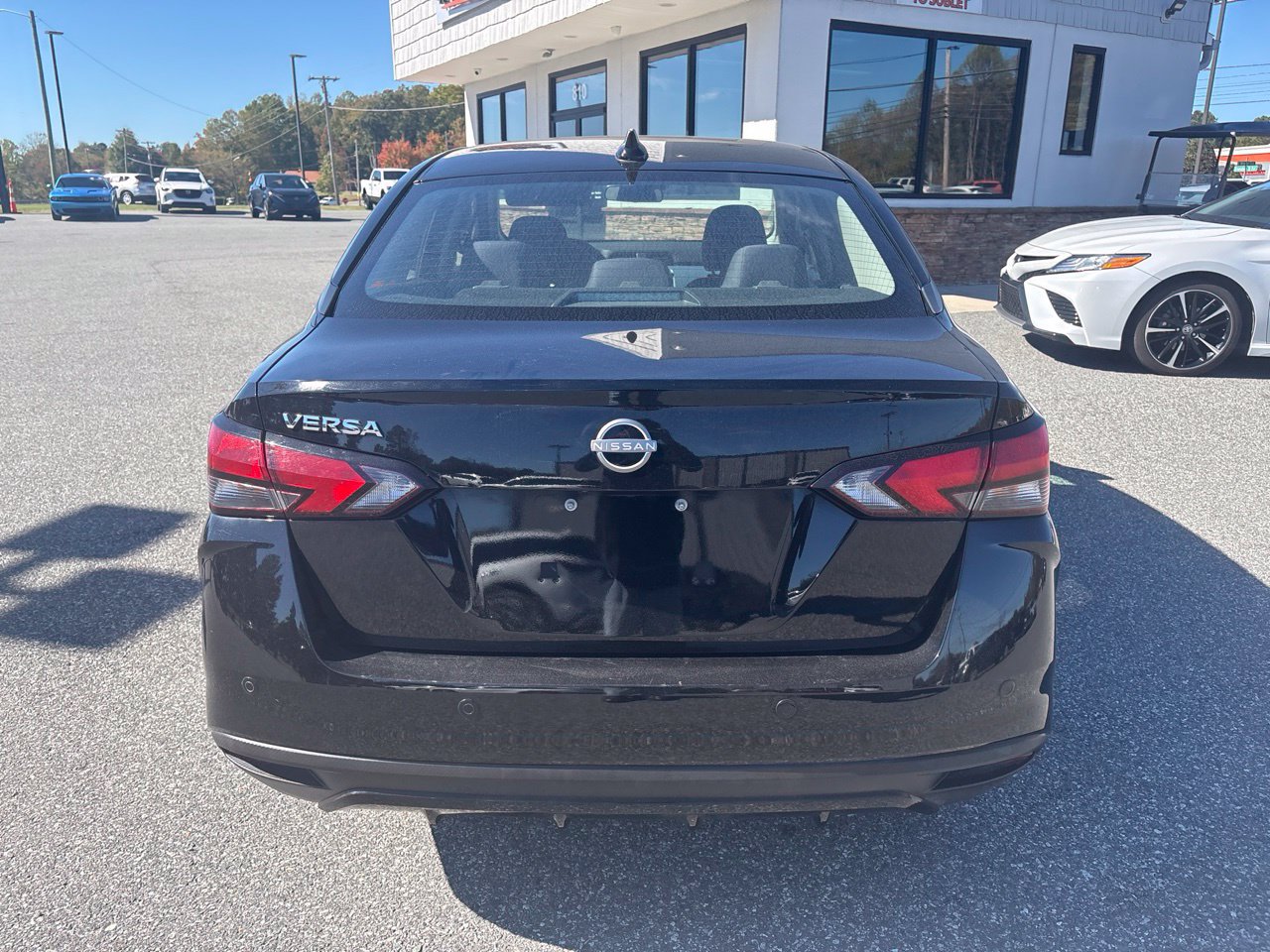 Used 2025 Nissan Versa SV FWD image 8