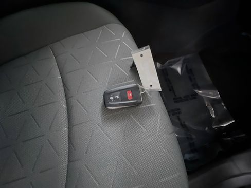 Used 2021 Toyota RAV4 XLE image 36