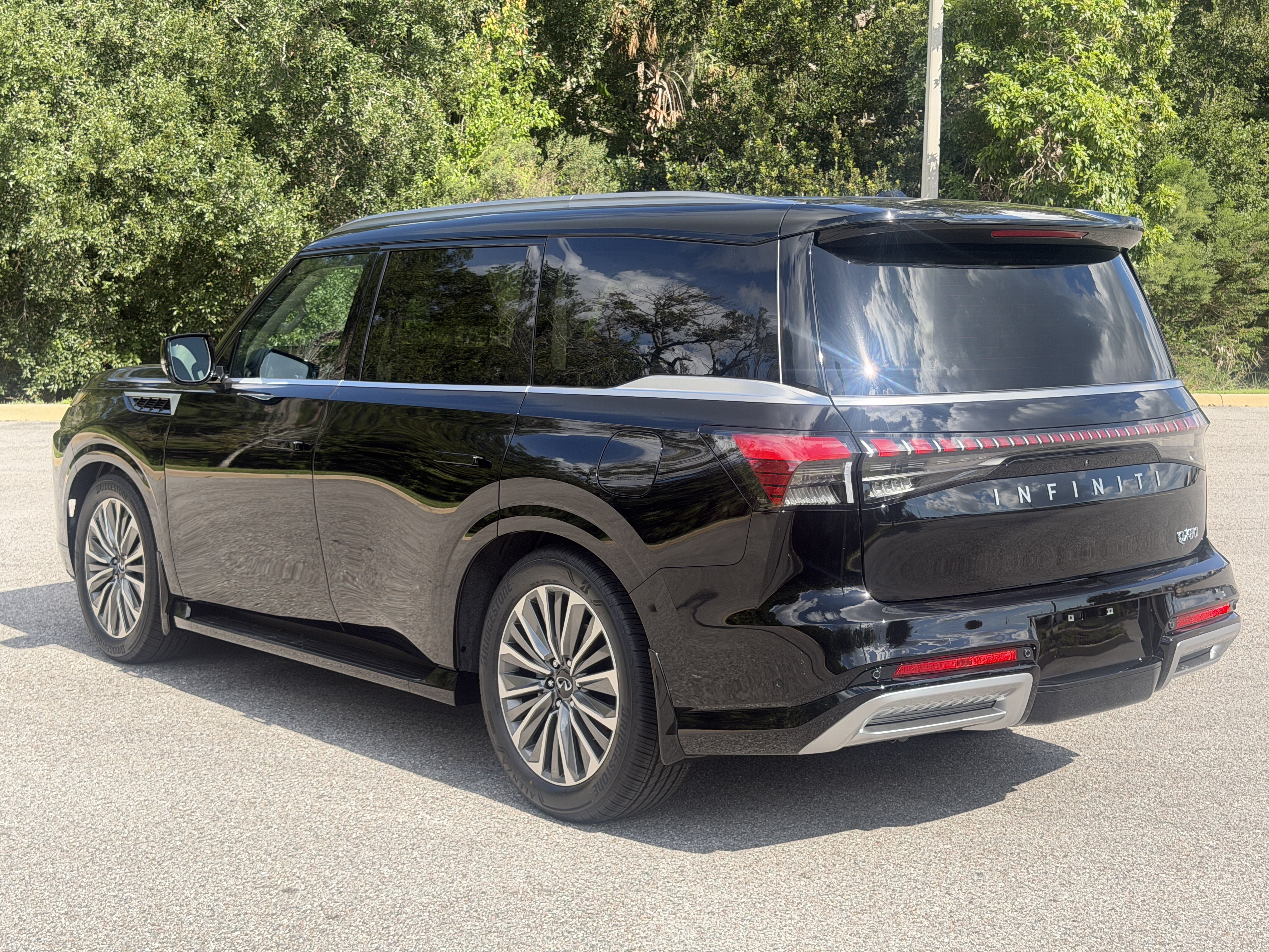 New 2027 INFINITI QX80 Luxe w/ Cargo Package RWD image 5