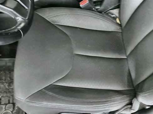 Used 2018 Jeep Wrangler Sport w/ Connectivity Group AWD/4WD image 16