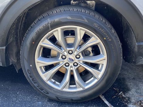 Used 2023 Ford Explorer Limited image 12