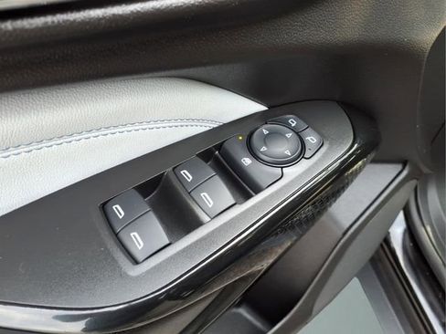 Used 2025 Chevrolet Trax LT FWD image 11