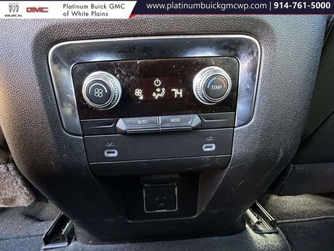 Used 2024 GMC Yukon SLT image 17
