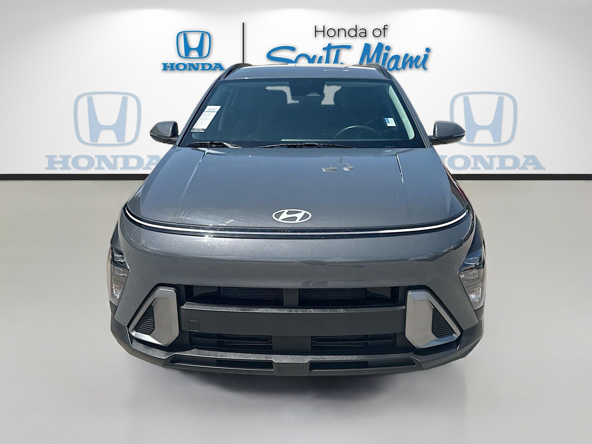 Used 2024 Hyundai Kona SEL w/ Convenience Package FWD image 2