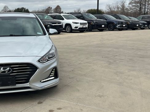 Used 2018 Hyundai Sonata Limited image 3