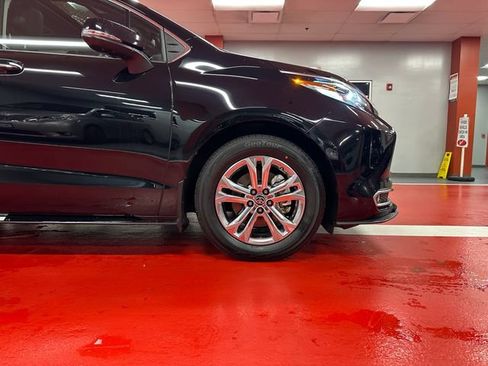 Certified 2023 Toyota Sienna Platinum AWD/4WD image 30