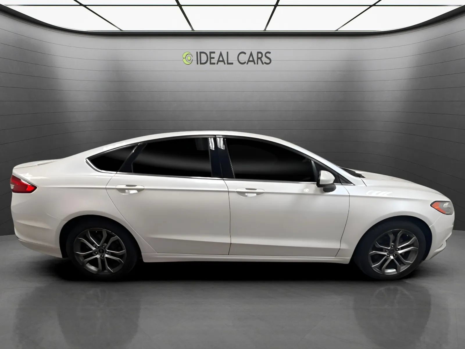Used 2017 Ford Fusion SE w/ Equipment Group 201A FWD image 4