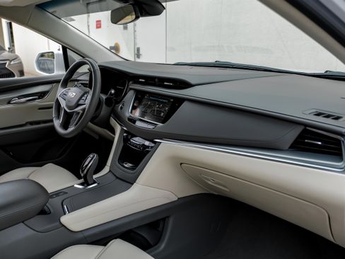 Used 2018 Cadillac XT5 Premium Luxury w/ Driver Assist Package image 14