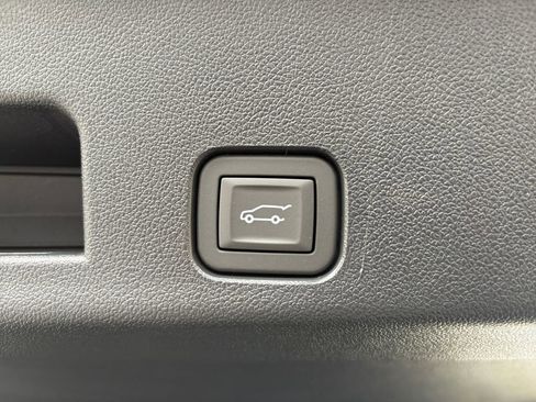 New 2026 Chevrolet Traverse High Country FWD image 11