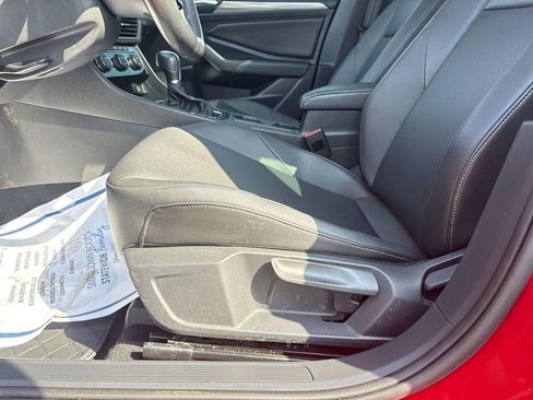 Used 2019 Volkswagen Jetta SEL w/ Cold Weather Package image 14