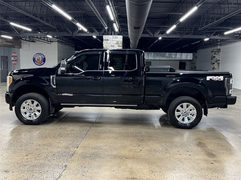 Used 2017 Ford F250 Platinum w/ Platinum Ultimate Package AWD/4WD image 4
